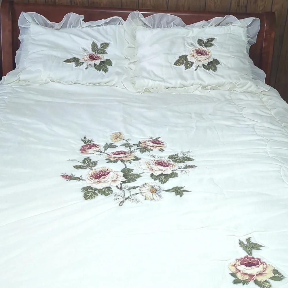 Vintage Romantic Cottage Rose Floral Applique Ivory Ruffle Bedspread & 2 Shams